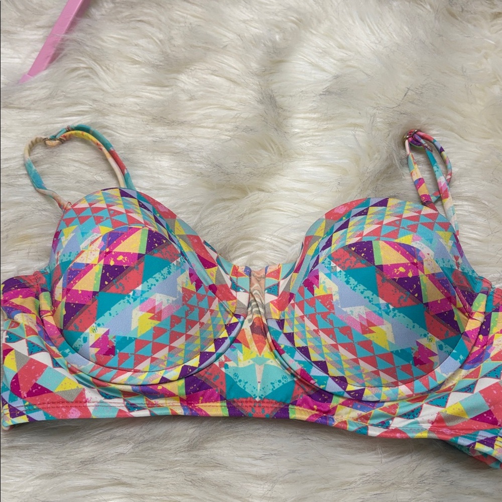Bar III  Women's Printed Underwire 
Midikini Top in 
geometric pattern. - Picture 2 of 5